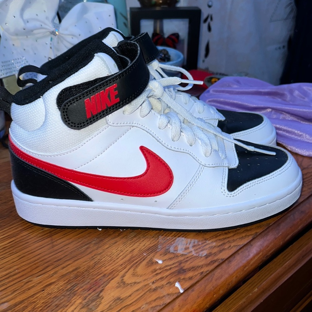 Nike shoes kids youth size 6.5Y